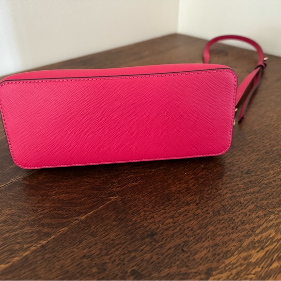 Michael Kors crossbody purse - Picture 3 of 6